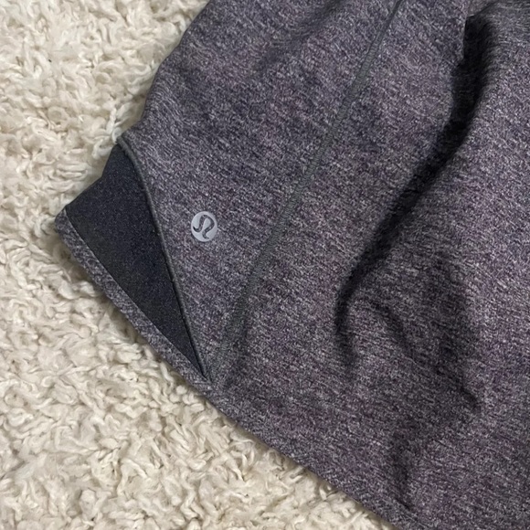 Lululemon Hotty Hot Short 2.5" size 10 - Picture 3 of 6